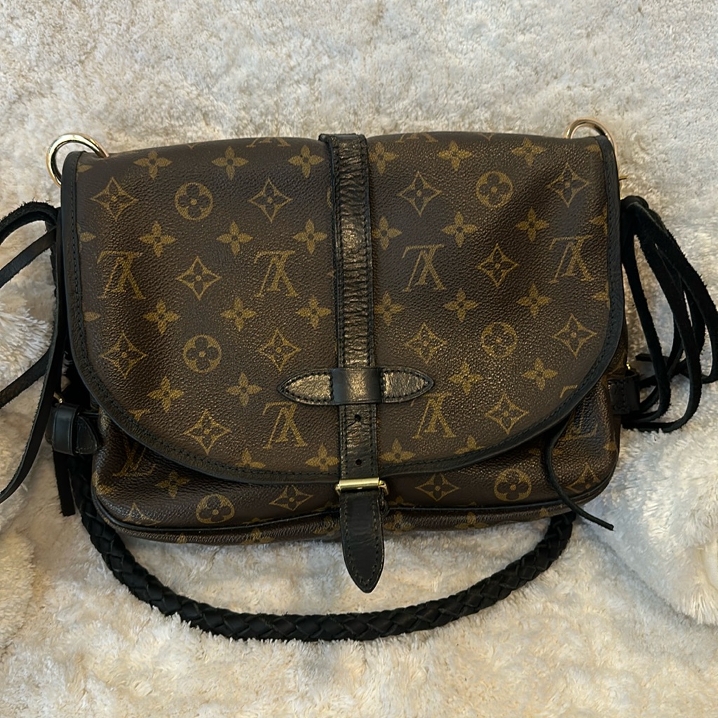 Authentic Louis Vuitton Monogram Saumur 30